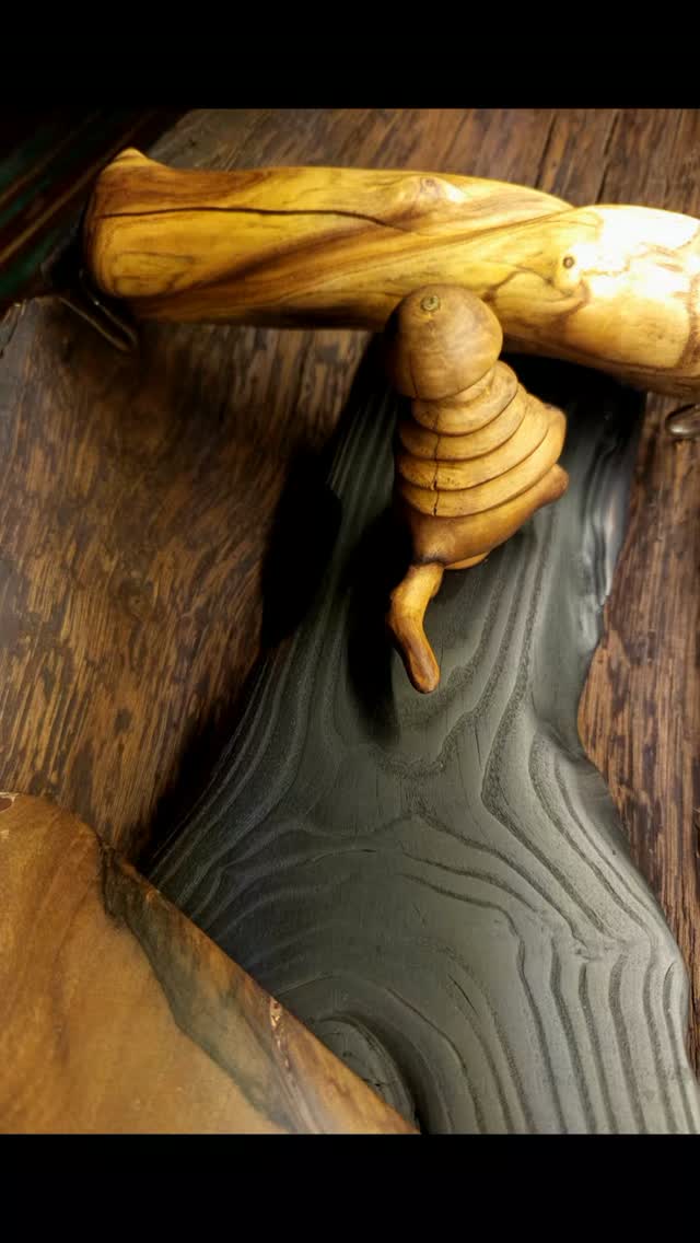 دستگیرهٔ تخته سرو از شاخهٔ گردو